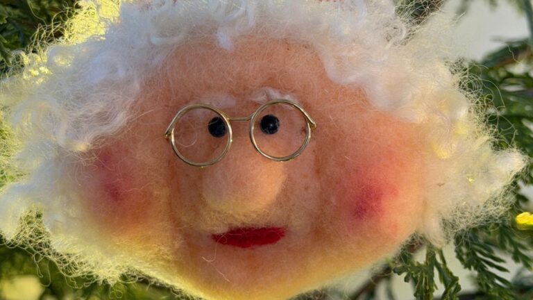 Intro to Needle Felting: Mrs. Clause Ornament